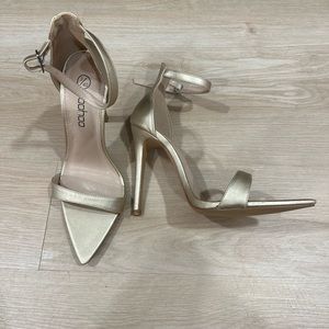 BOOHOO Gold Pointed Toe Heels